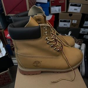Timberland women’s size 8